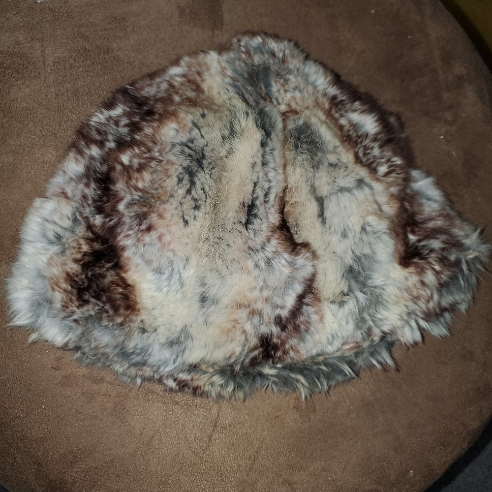 Fur hat - Picture 2 of 3